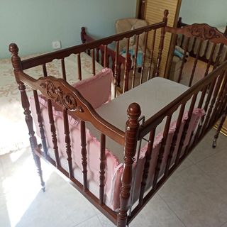 Cuna, colchón, chichonera y sabanas