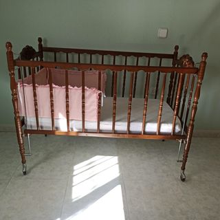 Cuna, colchón, chichonera y sabanas