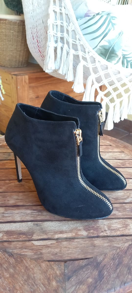 Botines negros tacón 38
