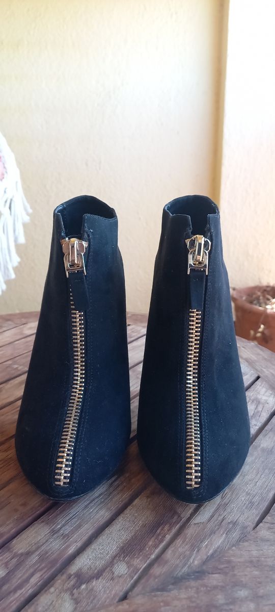 Botines negros tacón 38