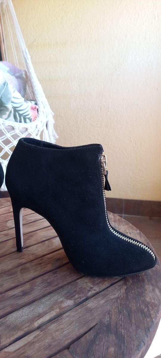 Botines negros tacón 38