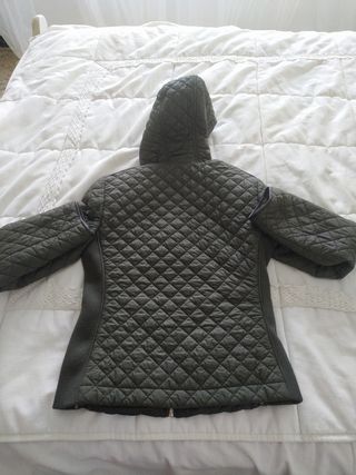 Chaquetón guateado con capucha. Massimo Dutti