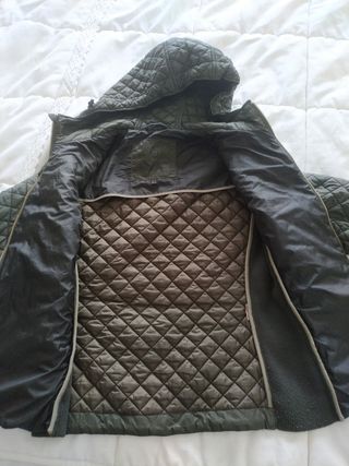 Chaquetón guateado con capucha. Massimo Dutti