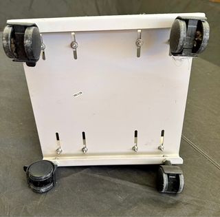 Soporte con ruedas para torre de ordenador