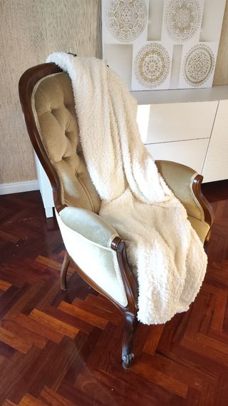 Butaca antigua de estilo victoriano