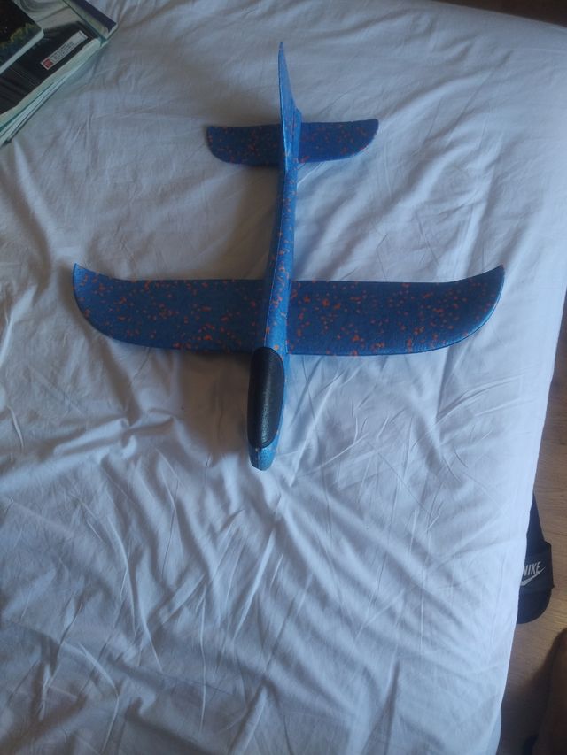 avión corcho juguete