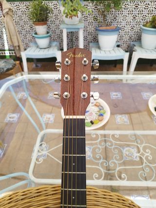 Guiatrra acústica Fender