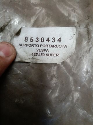 Soporte rueda repuesto vespa