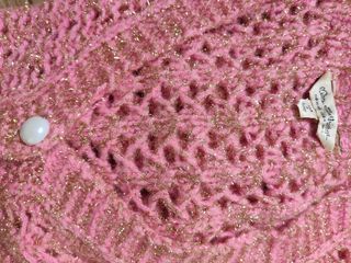 Cárdigan rosa de punto con botones perla