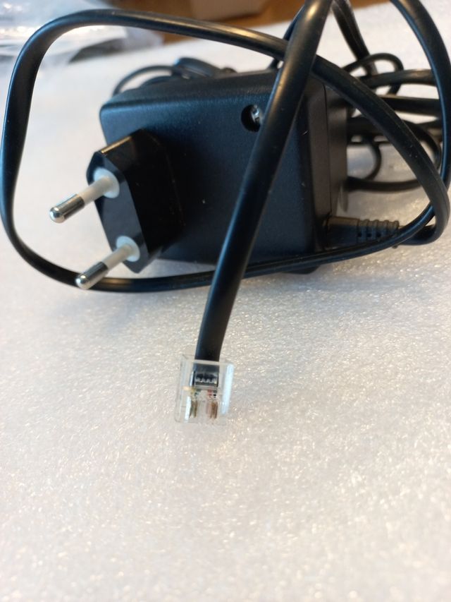 Adaptador-cargador AC/DC teléfono Nordic