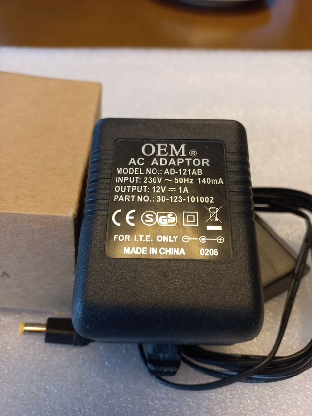 Adaptador AC/DC uso universal