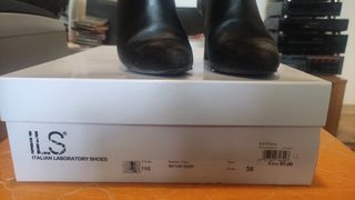 Stivali donna in pelle tg. 36 con tacco marca ILS 