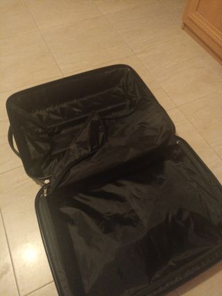 Maleta de viaje negra