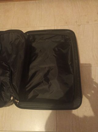 Maleta de viaje negra