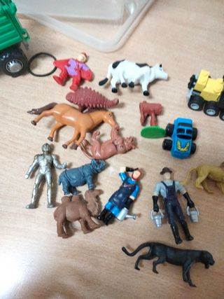 Juguetes antiguos y kinder sorpresa