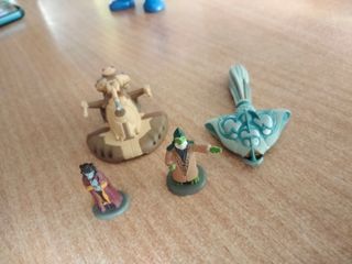 Juguetes antiguos y kinder sorpresa