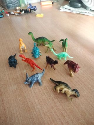 Juguetes antiguos y kinder sorpresa