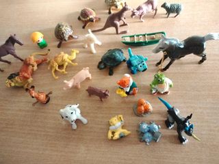 Juguetes antiguos y kinder sorpresa