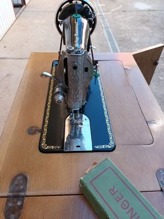 Maquina de coser SINGER antigua