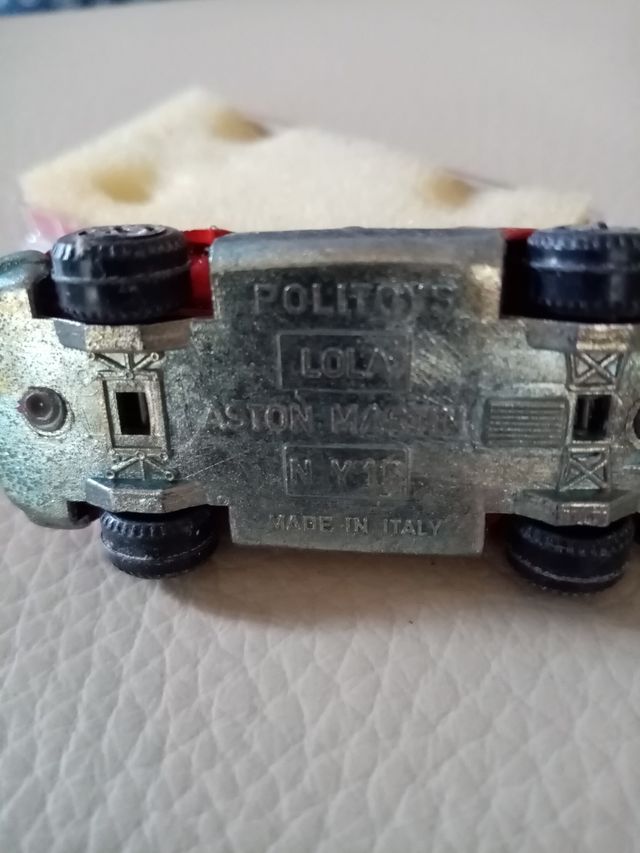 Penny 1:66 Aston Martin modellino