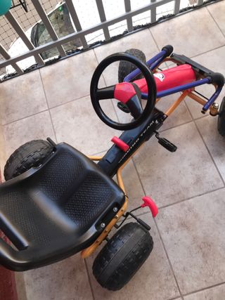 Coche pedales