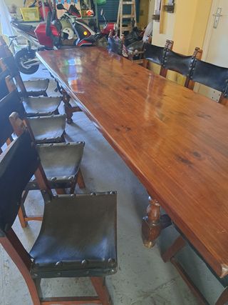 Mesa y sillas familiar