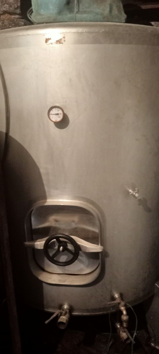 Cuba depósito vino 2000 litros en Ribeira Sacra