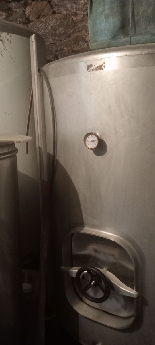 Cuba depósito vino 2000 litros en Ribeira Sacra