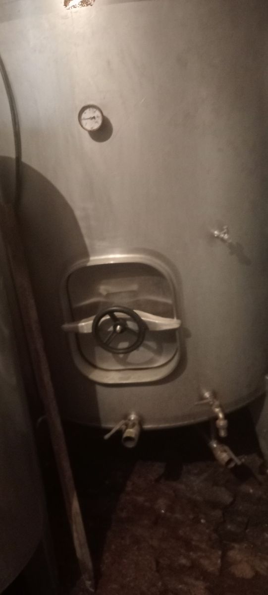 Cuba depósito vino 2000 litros en Ribeira Sacra