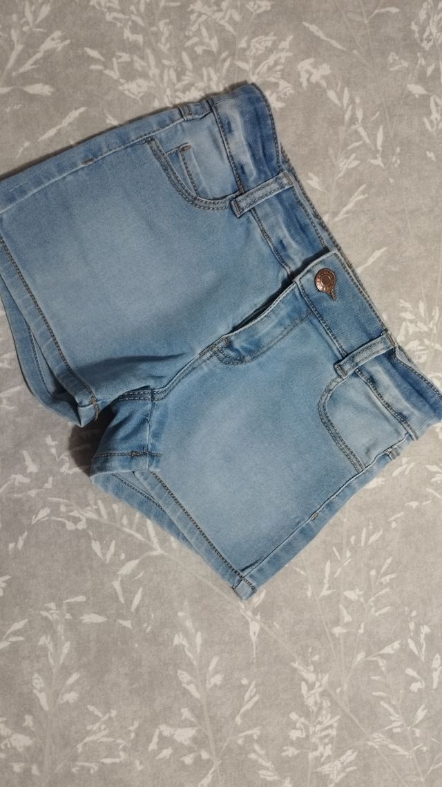 Pantalón vaquero corto niña