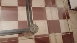 mesa de cristal y forja