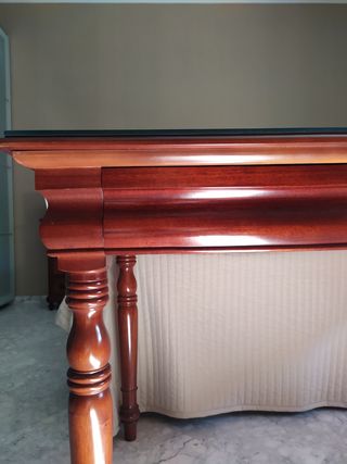 Mesa de escritorio de caoba barnizada