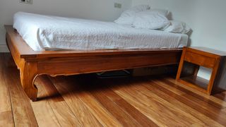 Cama artesania balinesa de teca,colchon y mesillas