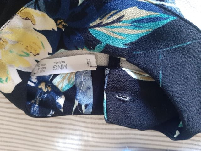 Jersey negro floral Mango