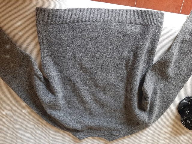 Jersey gris con perlas