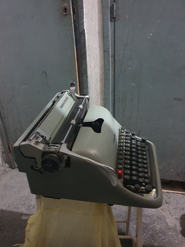 Máquina de escribir antigua