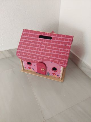 casita de madera muñecas 