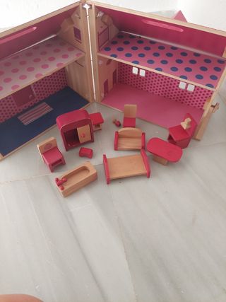 casita de madera muñecas 