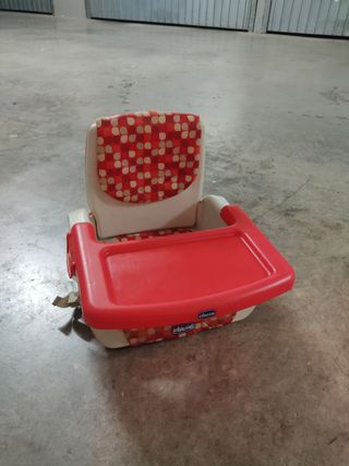 Asiento elevador para la mesa