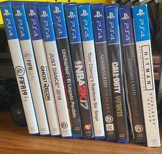 Ps4 con videojuegos, mandos y acceosrios