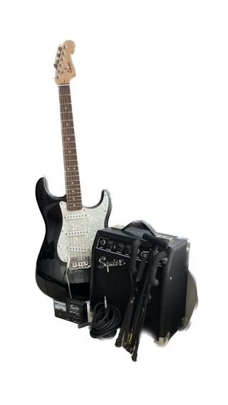Guitarra eléctrica y amplificador fender