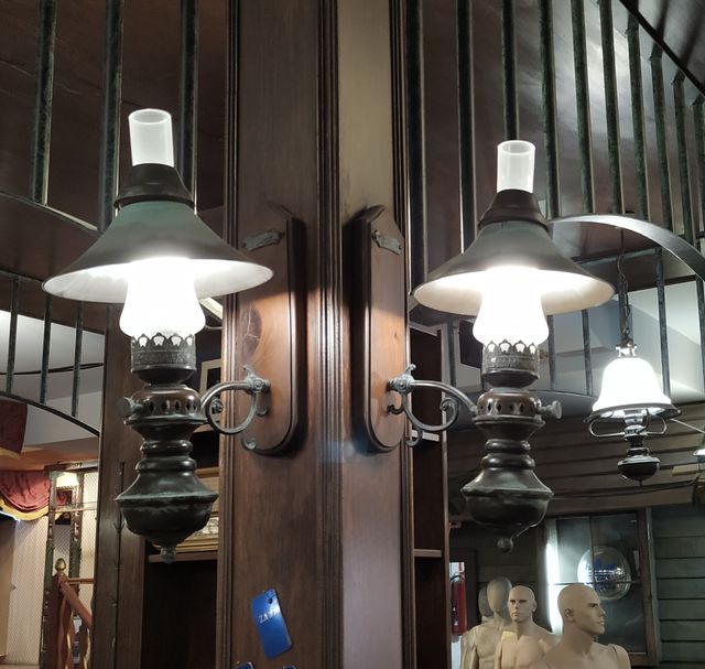 LAMPADA DA PARETE VINTAGE. LAMPADA ANTICA.