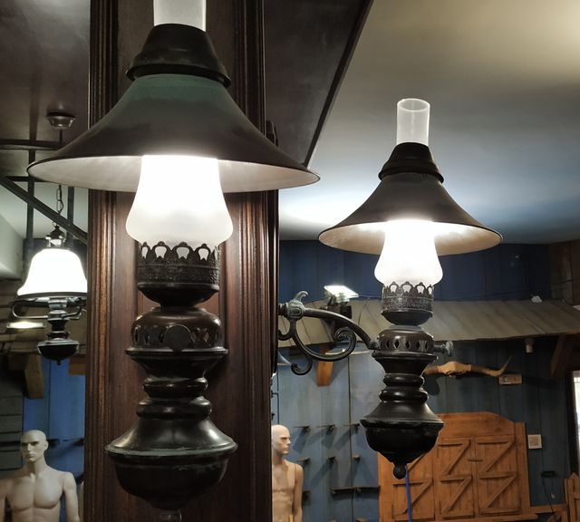 LAMPADA DA PARETE VINTAGE. LAMPADA ANTICA.