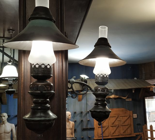 LAMPADA DA PARETE VINTAGE. LAMPADA ANTICA.