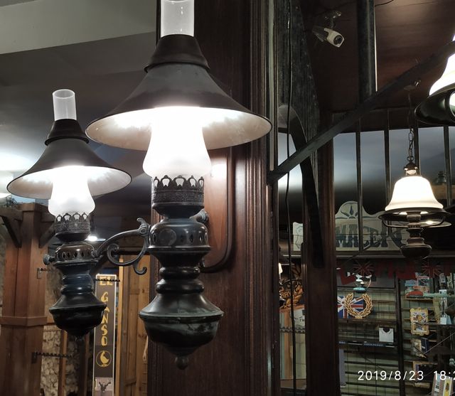 LAMPADA DA PARETE VINTAGE. LAMPADA ANTICA.