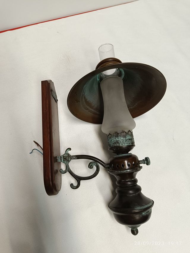 LAMPADA DA PARETE VINTAGE. LAMPADA ANTICA.