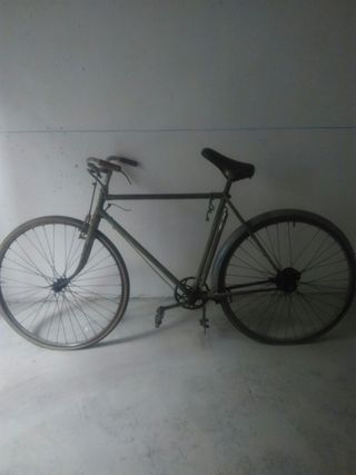 Bicicleta antigua para restaurar