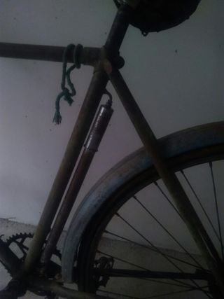 Bicicleta antigua para restaurar