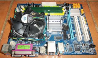 Placa Gigabyte GA-G31M ES2L Dual Core E5400 4GB