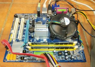 Placa Gigabyte GA-G31M ES2L Dual Core E5400 4GB